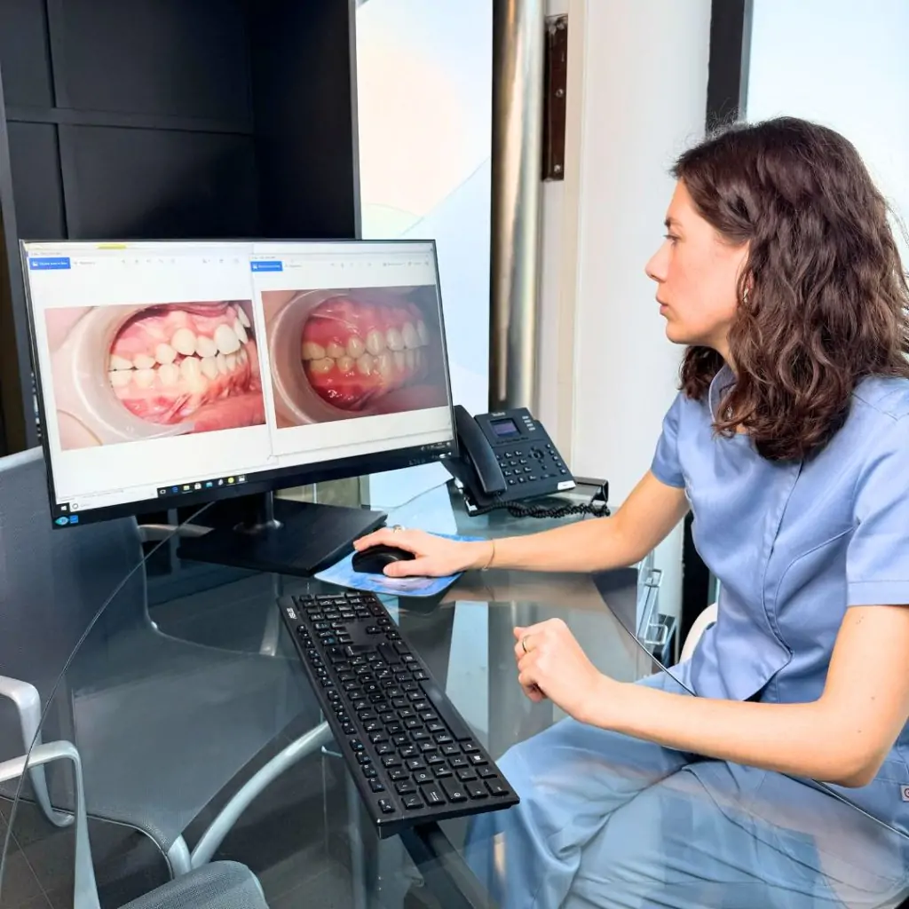 FOTO CI PRENDIAMO CURA DI TE - Dentista a Brescia