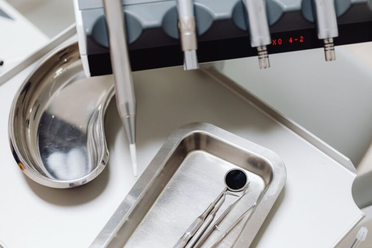 Blog 8 Strumenti odontoiatrici sterili dopo l estrazione di un dente