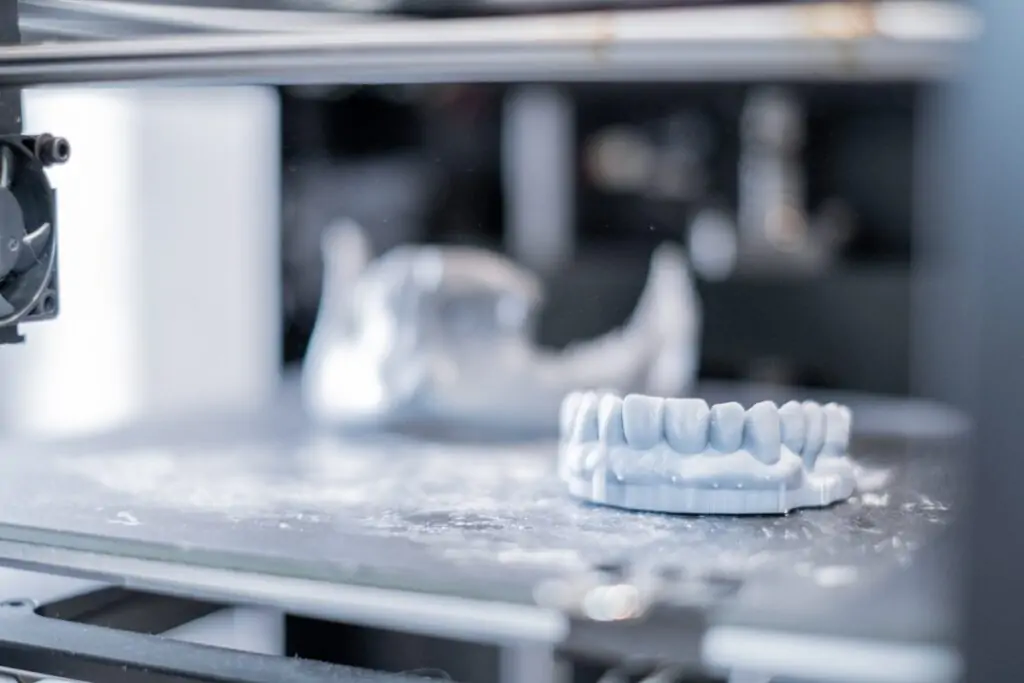 Dentista vicino a Orzinuovi: quando vale il viaggio a Manerbio 2 Modello dentale stampato in 3D nel laboratorio interno di Facchinetti Dental a Manerbio