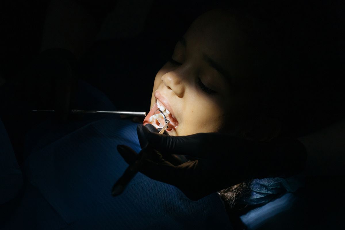 Prima Visita Gratuita con TAC 3D o Panoramica Inclusa 1 Controllo dei denti durante la prima visita odontoiatrica gratuita